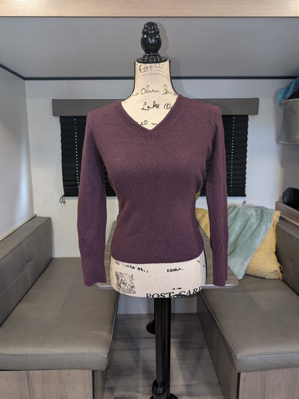 V-Neck Long Sleeve Women's Sweater - Plum